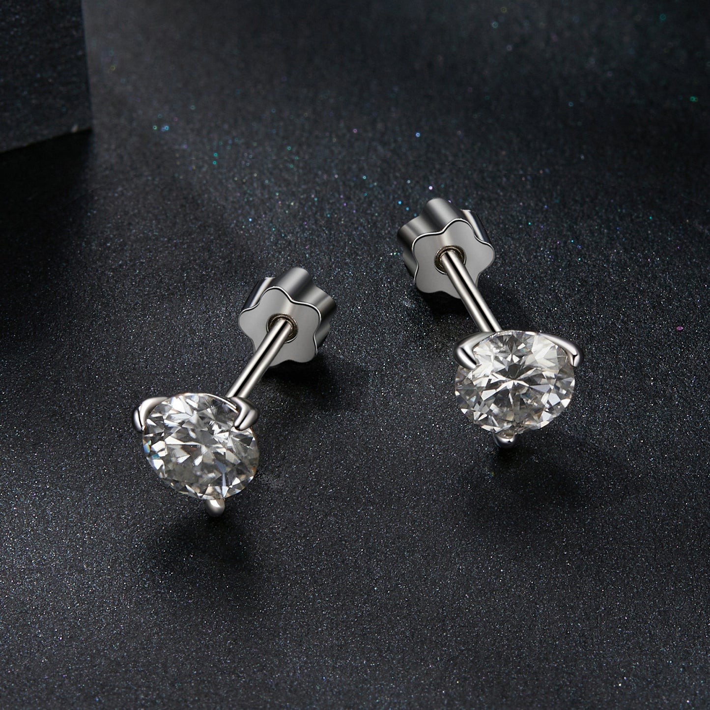 Stud Earrings Classic Design Moissanite Round Cut 0.1ct/0.5ct