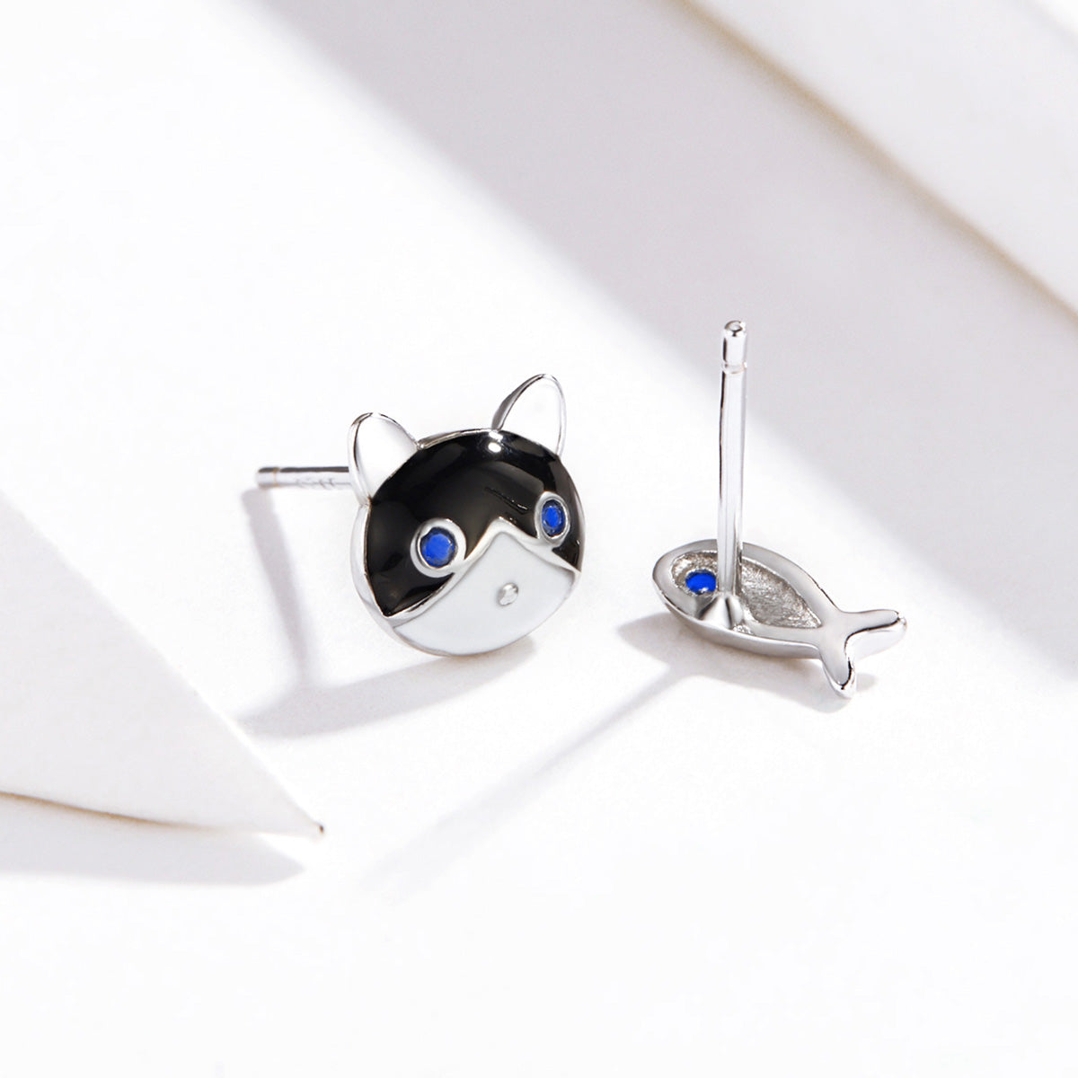 Boucles d'oreilles puces chat et poisson en argent 925 avec pierres bleues